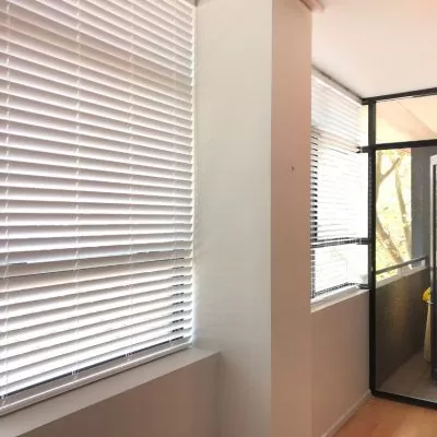 venetian-blinds-in-hallway